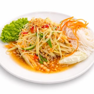 Som Tum Thai (Papaya Salad with Dried Shrimp)